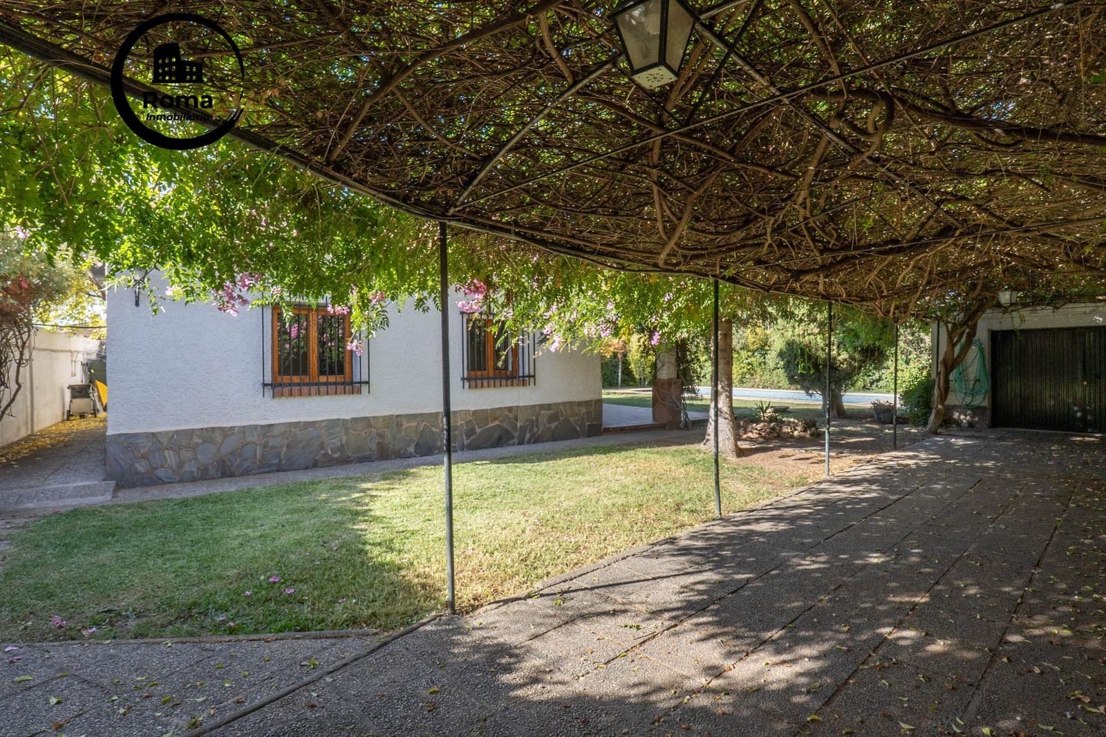 4 bedroom Villa for sale in Ogijares with pool garage - € 399,000 (Ref: 9721820)