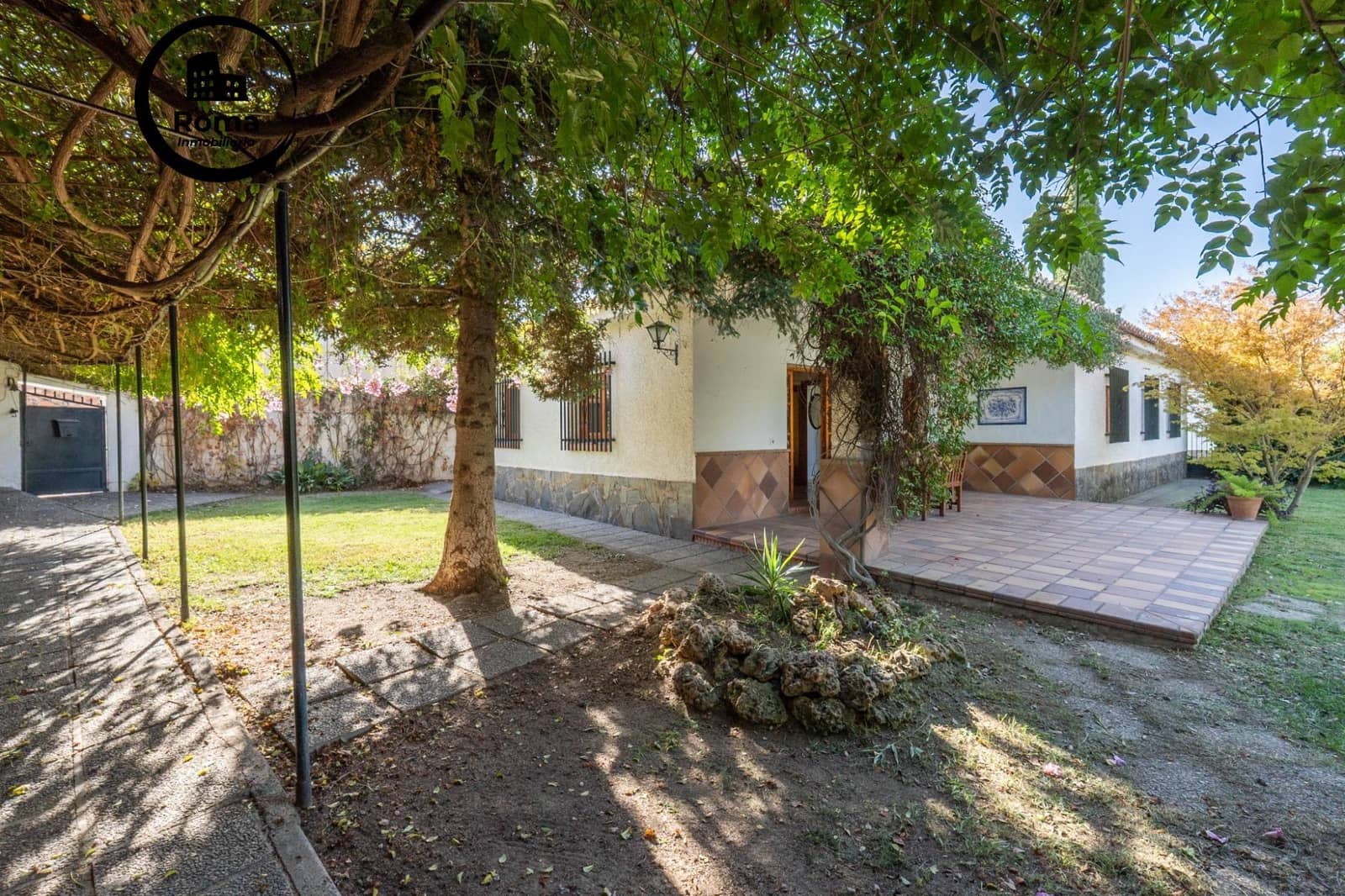 4 bedroom Villa for sale in Ogijares with pool garage - € 399,000 (Ref: 9721820)