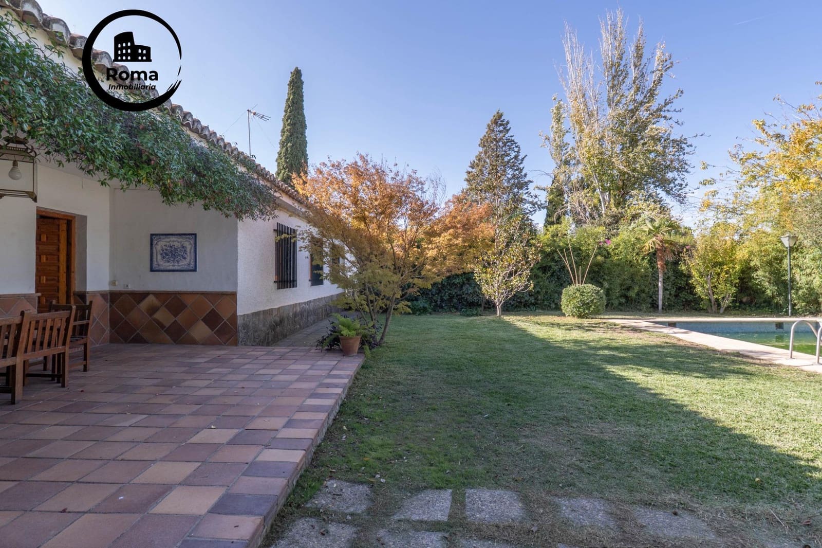 4 bedroom Villa for sale in Ogijares with pool garage - € 399,000 (Ref: 9721820)