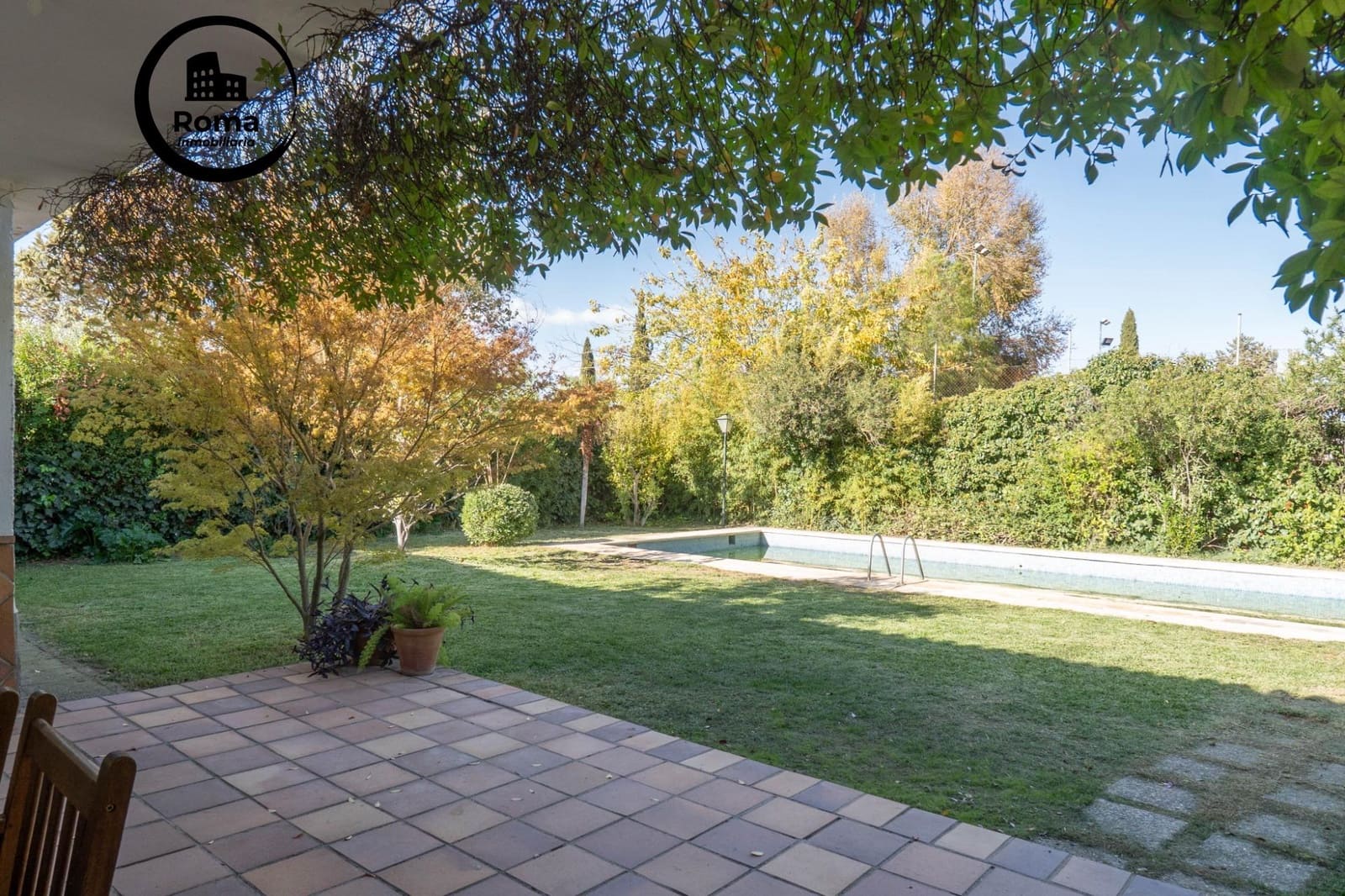 4 bedroom Villa for sale in Ogijares with pool garage - € 399,000 (Ref: 9721820)