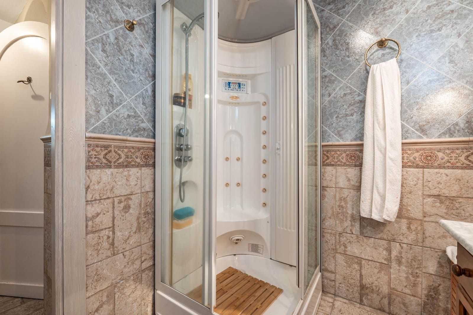 5 bedroom Villa for sale in Ogijares with pool - € 725,000 (Ref: 9721821)