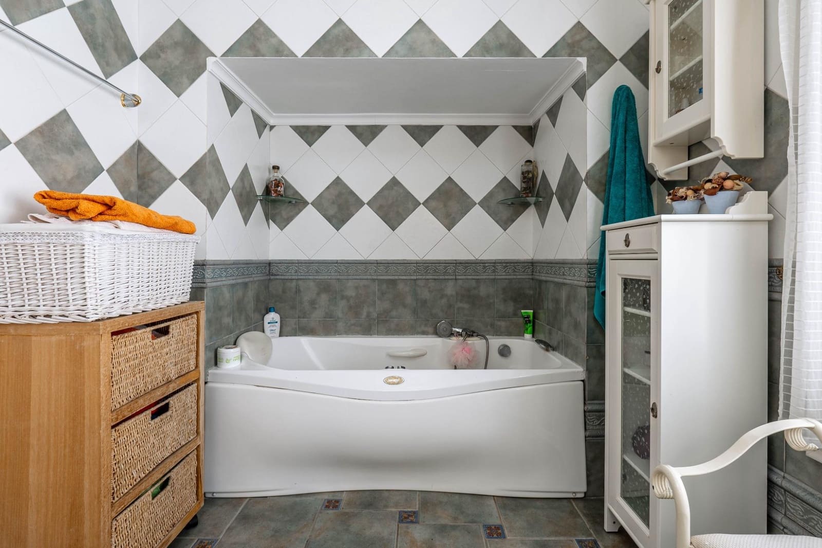 5 bedroom Villa for sale in Ogijares with pool - € 725,000 (Ref: 9721821)