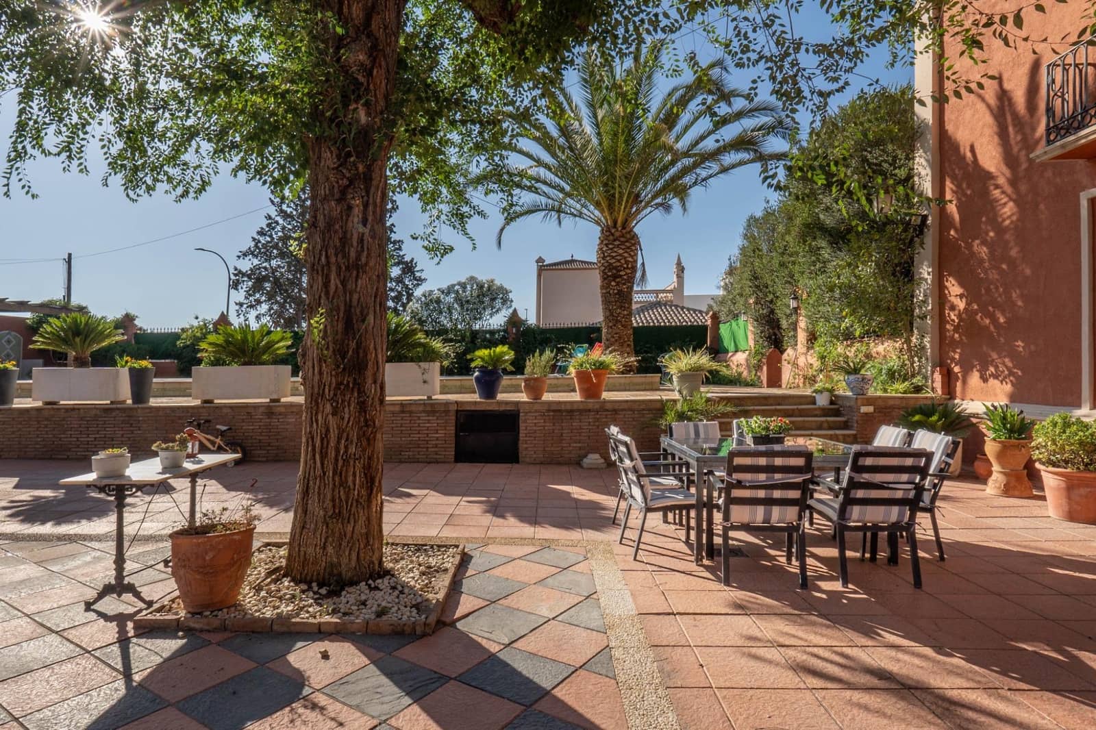 5 bedroom Villa for sale in Ogijares with pool - € 725,000 (Ref: 9721821)