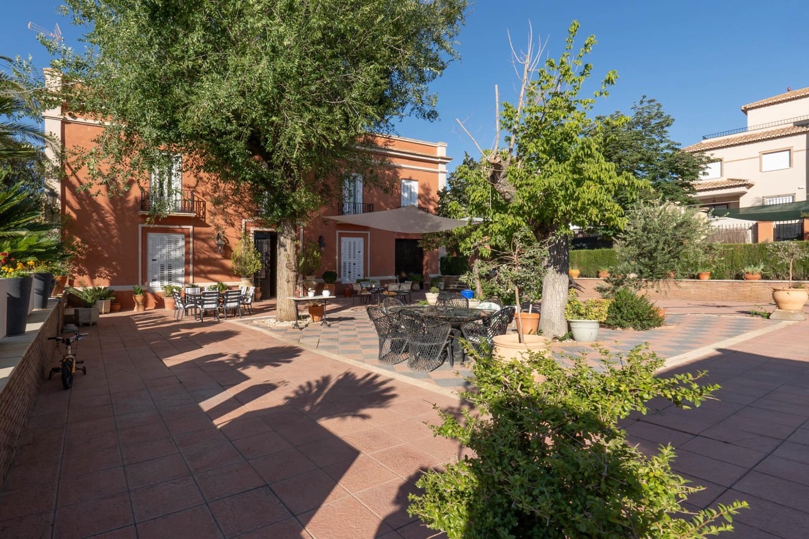 5 bedroom Villa for sale in Ogijares with pool - € 725,000 (Ref: 9721821)