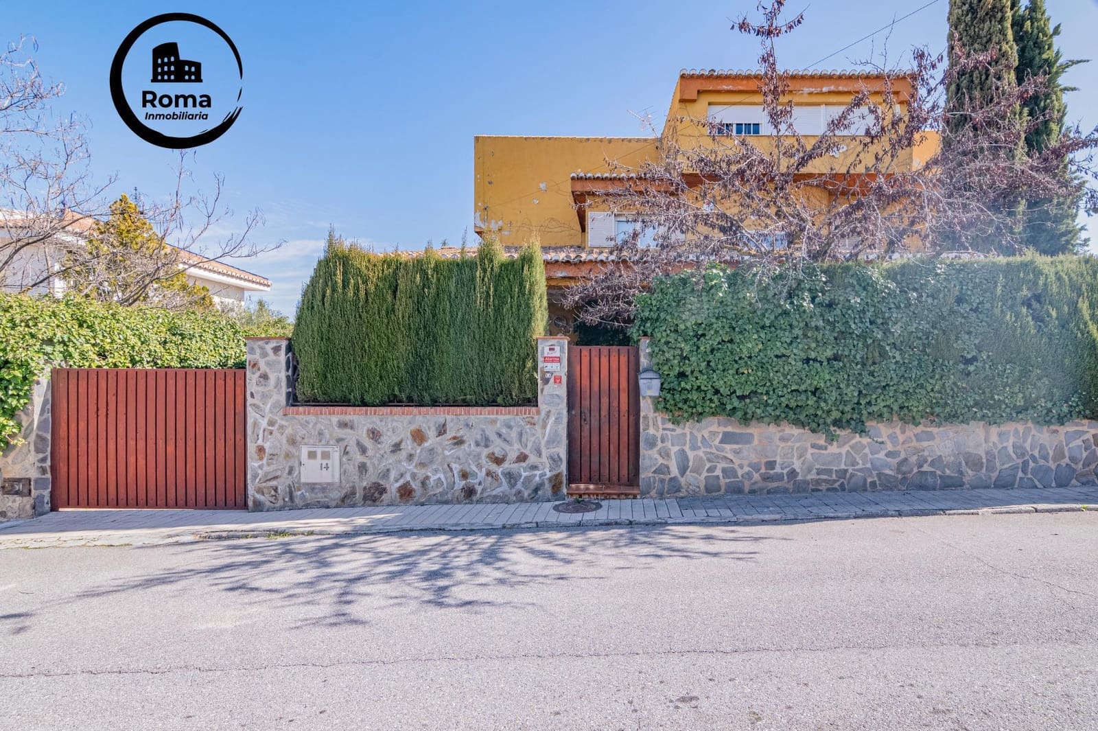 Chalet de 6 habitaciones en Gójar en venta con garaje - 480.000 € (Ref: 9748115)