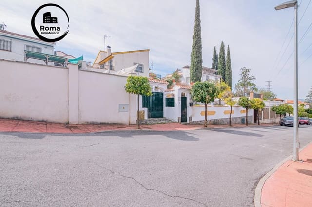 Chalet de 4 habitaciones en Peligros en venta con piscina - 395.000 € (Ref: 9748118)