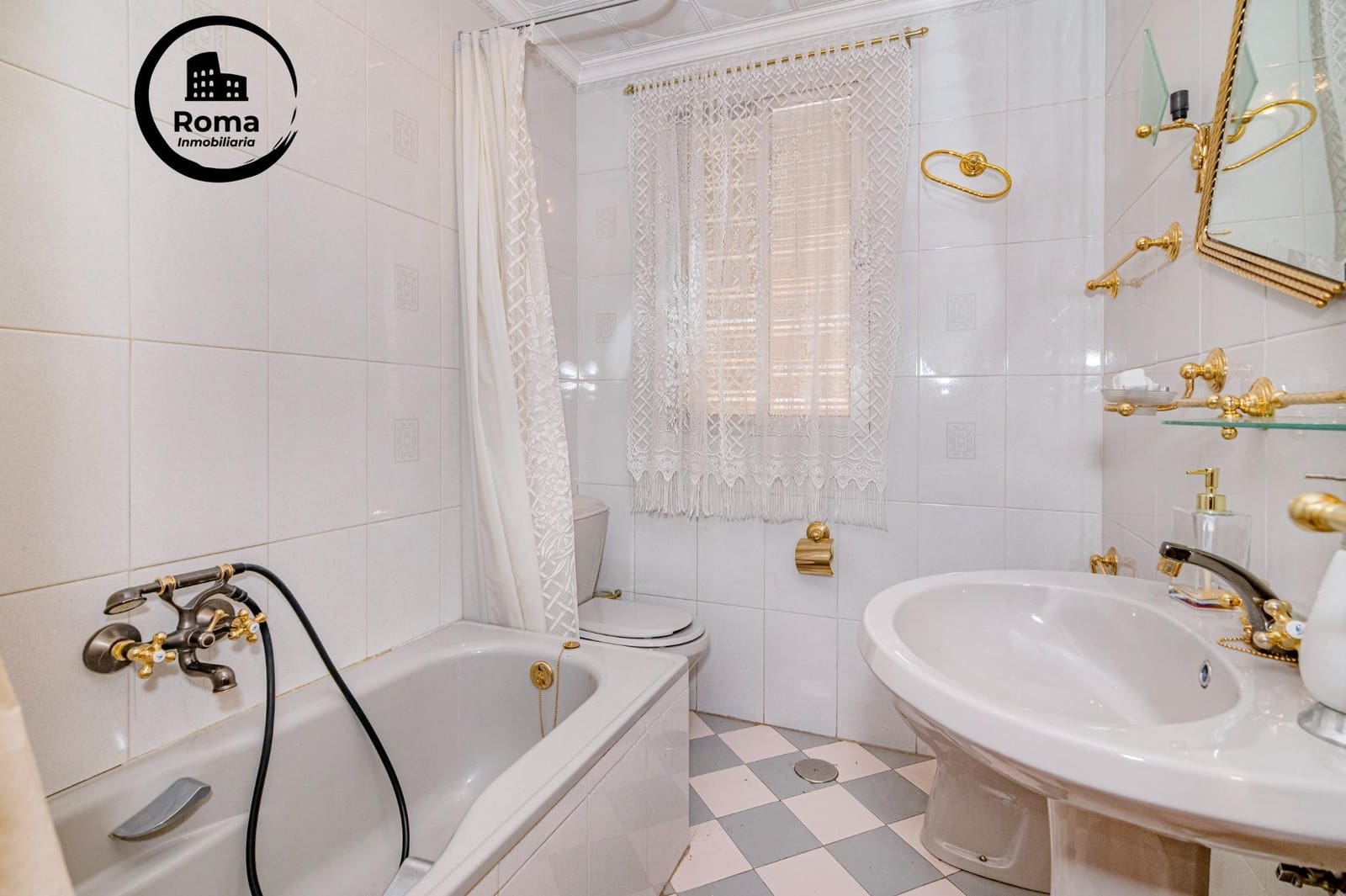 Chalet de 4 habitaciones en Peligros en venta con piscina - 395.000 € (Ref: 9748118)