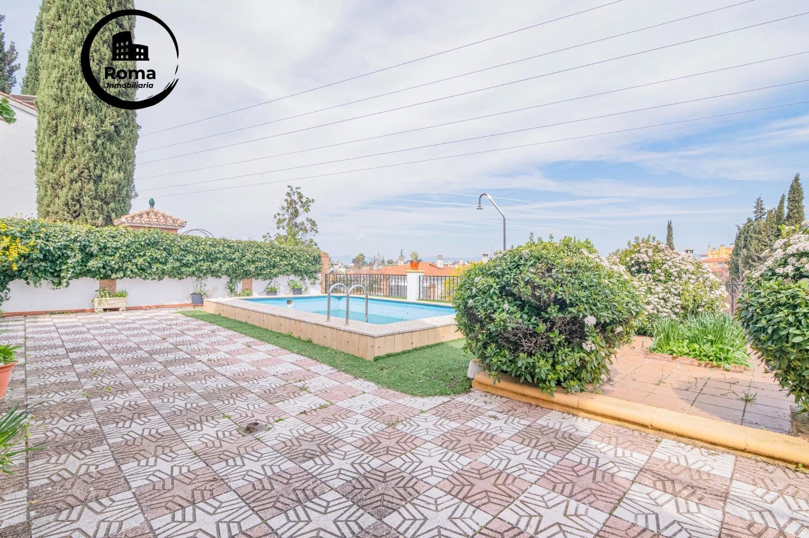 Chalet de 4 habitaciones en Peligros en venta con piscina - 395.000 € (Ref: 9748118)