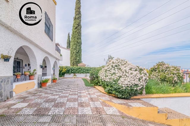 Chalet de 4 habitaciones en Peligros en venta con piscina - 395.000 € (Ref: 9748118)