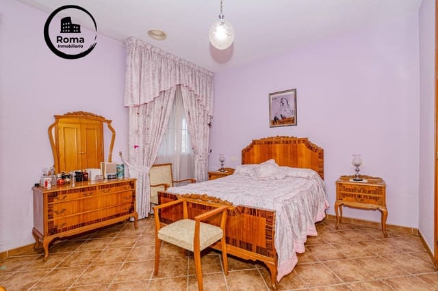 Chalet de 4 habitaciones en Peligros en venta con piscina - 395.000 € (Ref: 9748118)