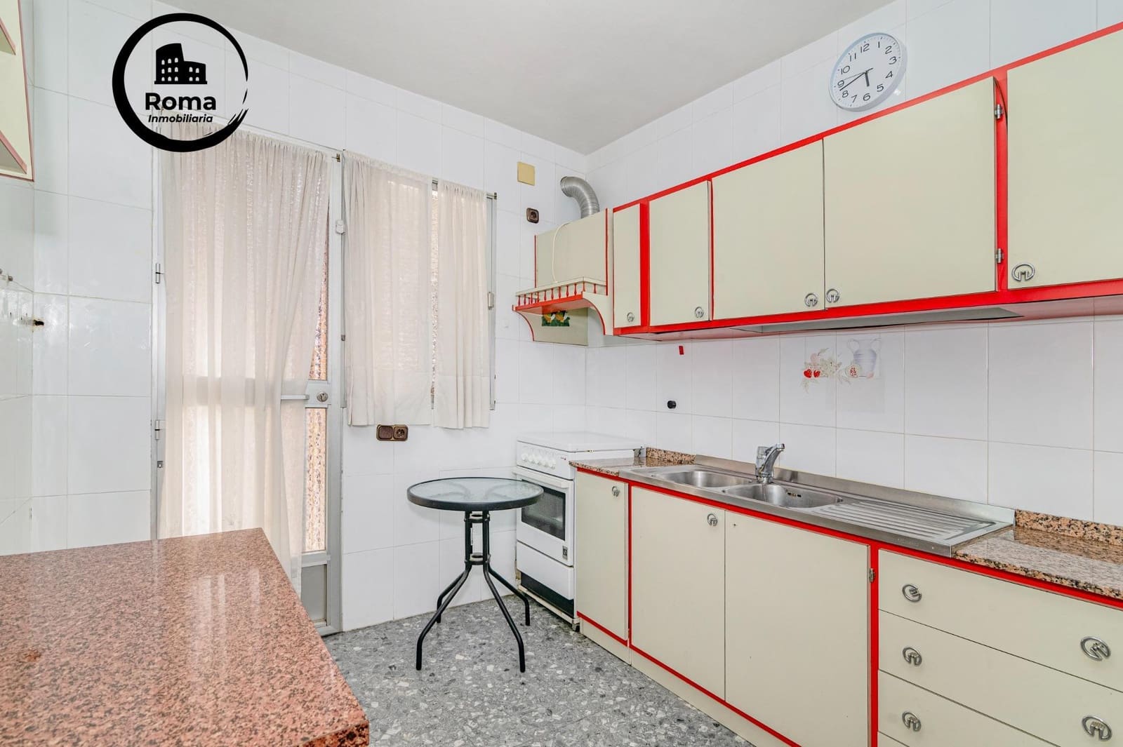 Chalet de 4 habitaciones en Peligros en venta con piscina - 395.000 € (Ref: 9748118)