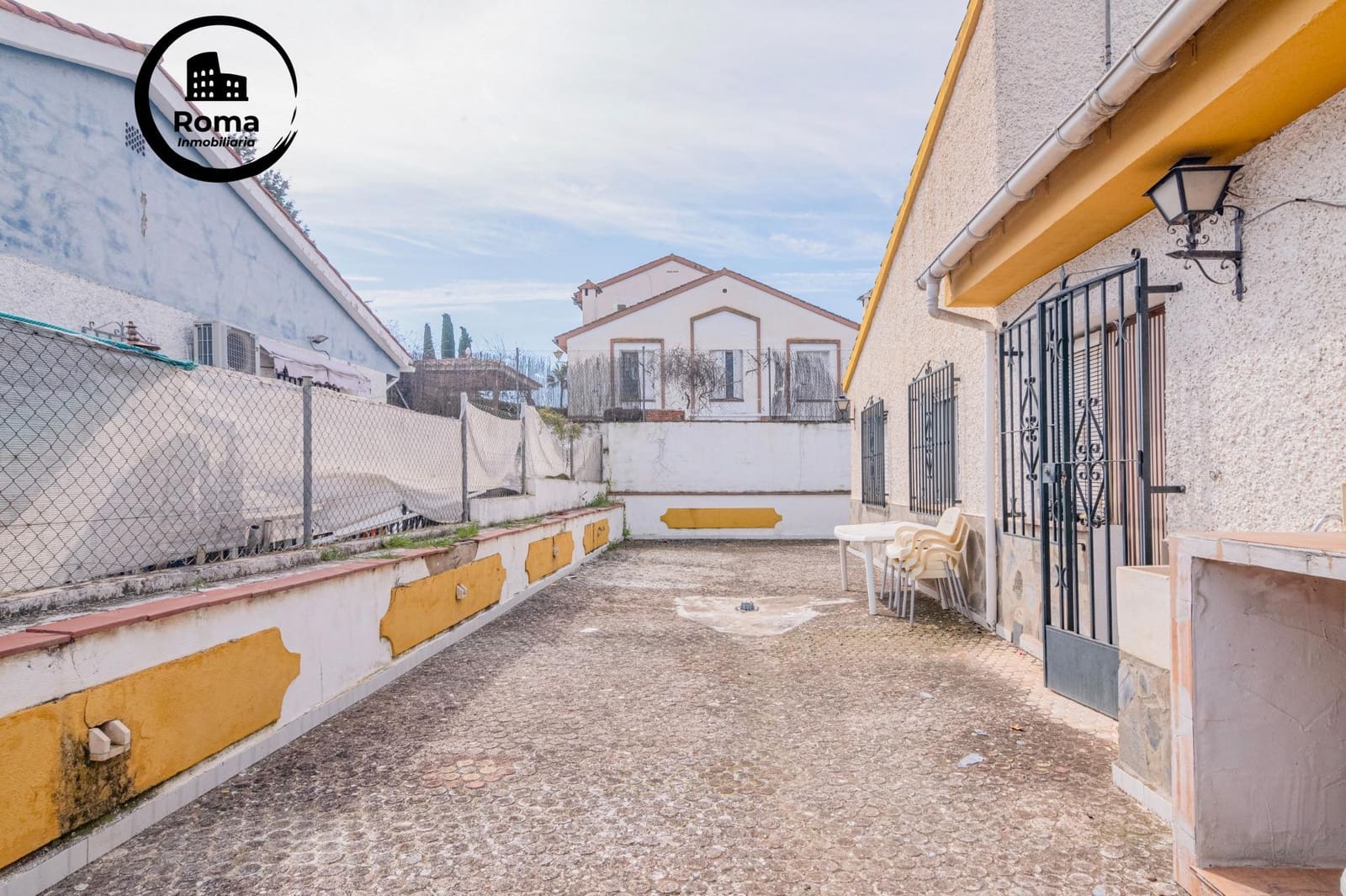 Chalet de 4 habitaciones en Peligros en venta con piscina - 395.000 € (Ref: 9748118)