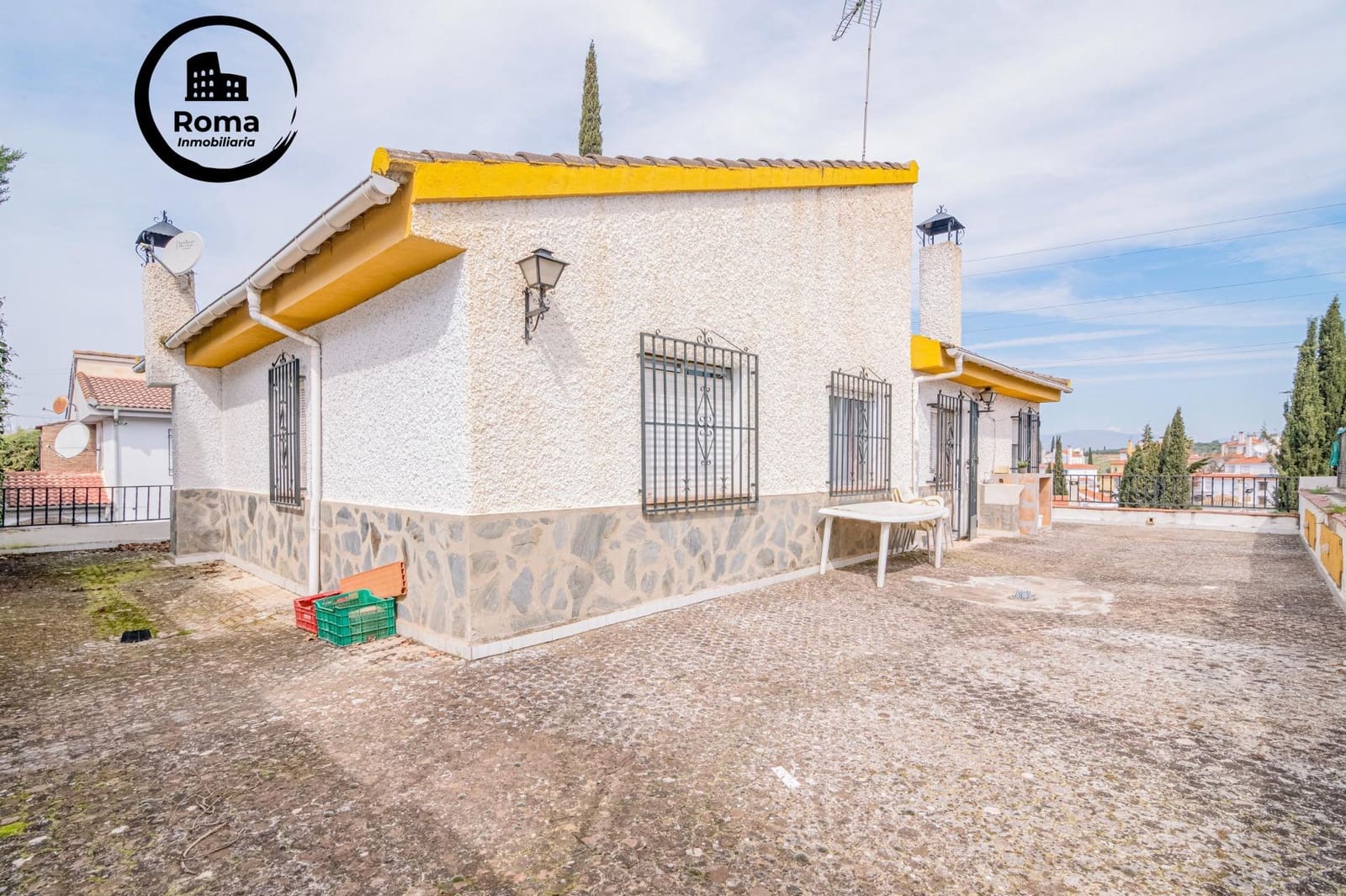 Chalet de 4 habitaciones en Peligros en venta con piscina - 395.000 € (Ref: 9748118)