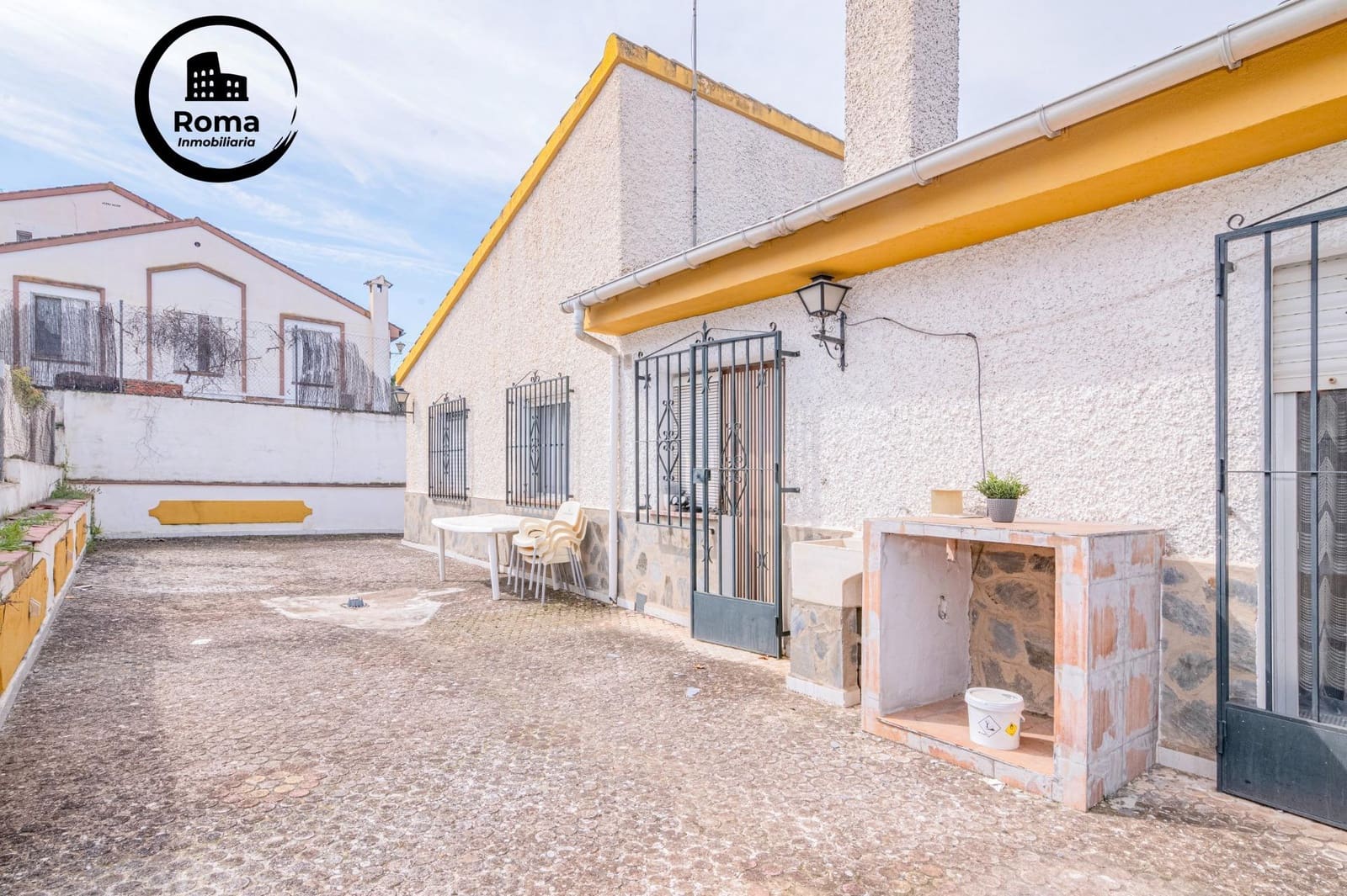 Chalet de 4 habitaciones en Peligros en venta con piscina - 395.000 € (Ref: 9748118)