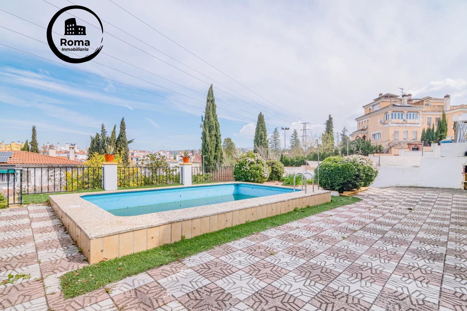 Chalet de 4 habitaciones en Peligros en venta con piscina - 395.000 € (Ref: 9748118)