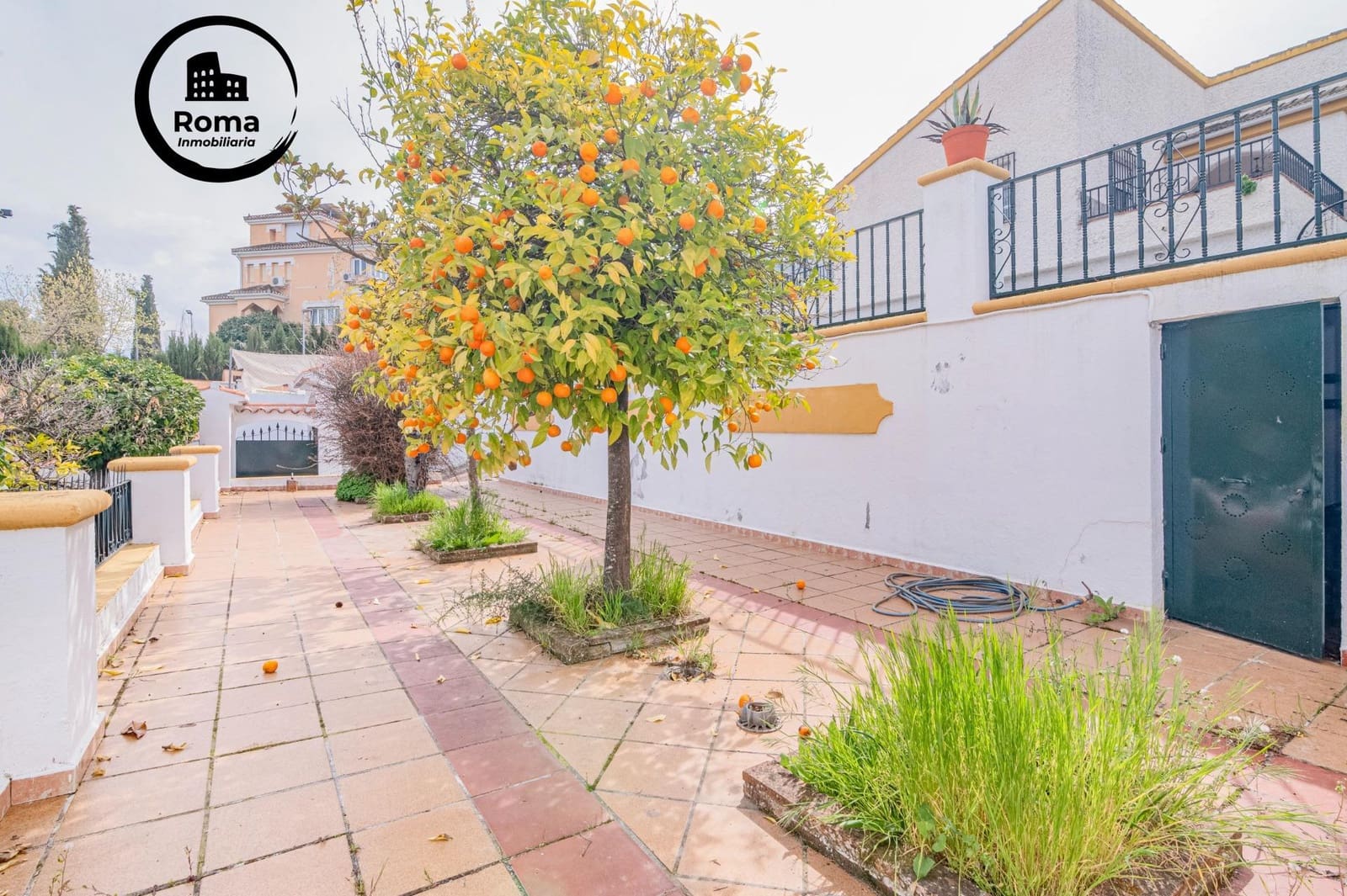 Chalet de 4 habitaciones en Peligros en venta con piscina - 395.000 € (Ref: 9748118)