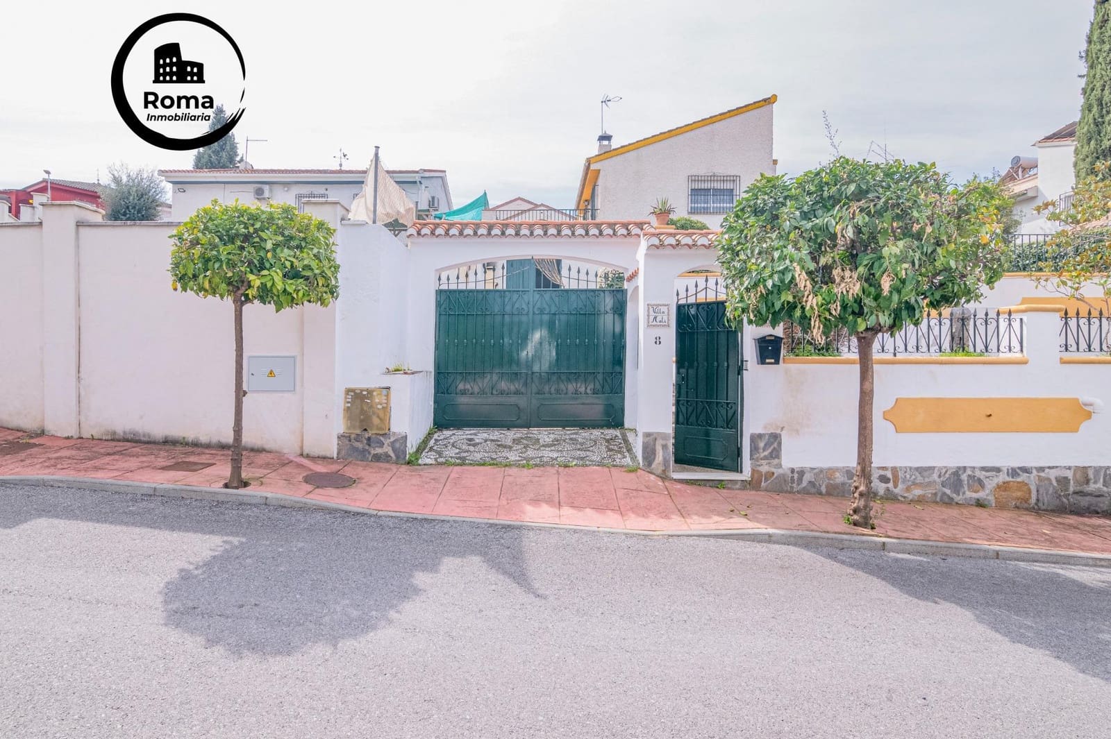 Chalet de 4 habitaciones en Peligros en venta con piscina - 395.000 € (Ref: 9748118)