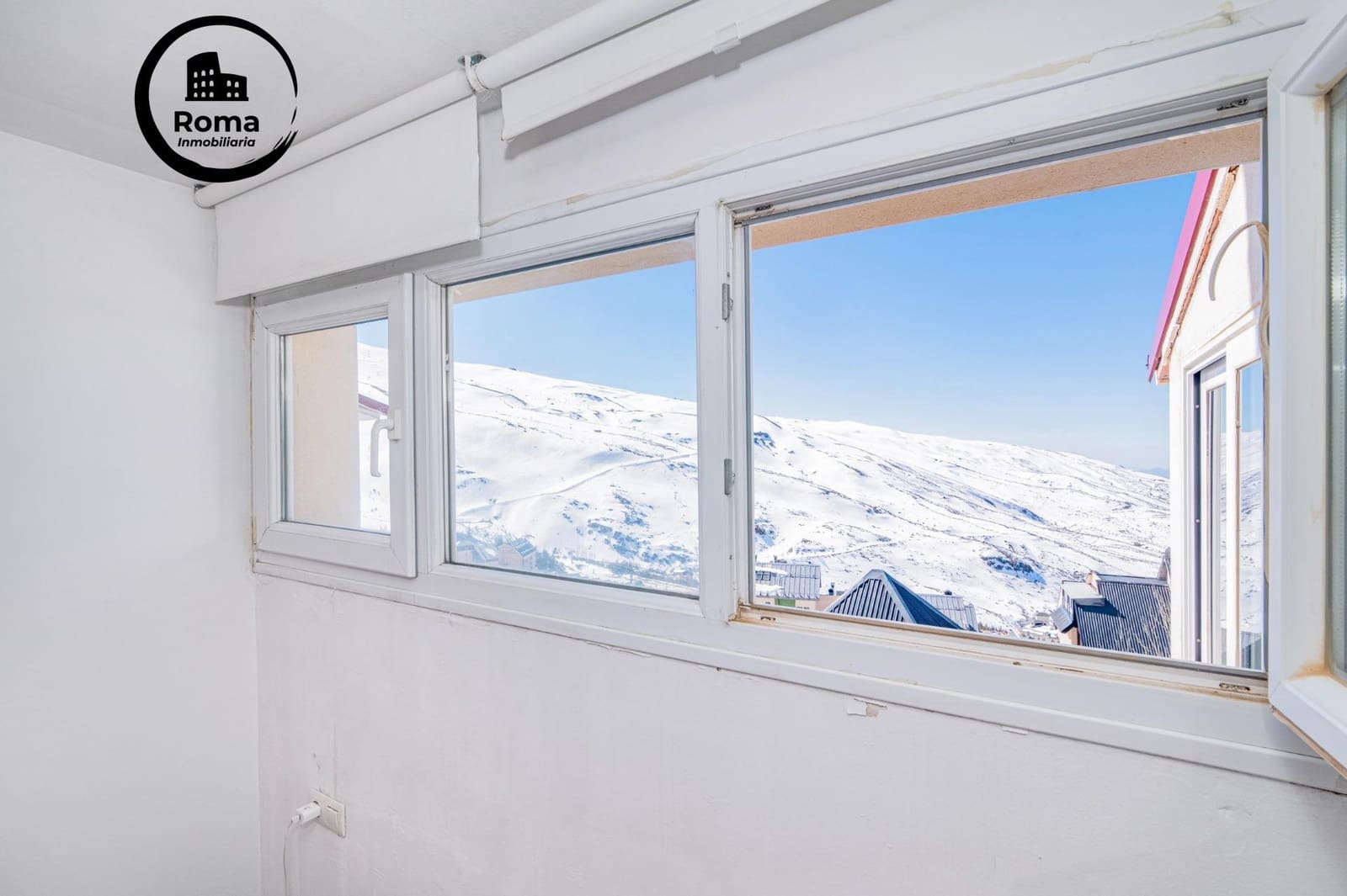 2 bedroom Flat for sale in Sierra Nevada with pool garage - € 168,000 (Ref: 9748124)