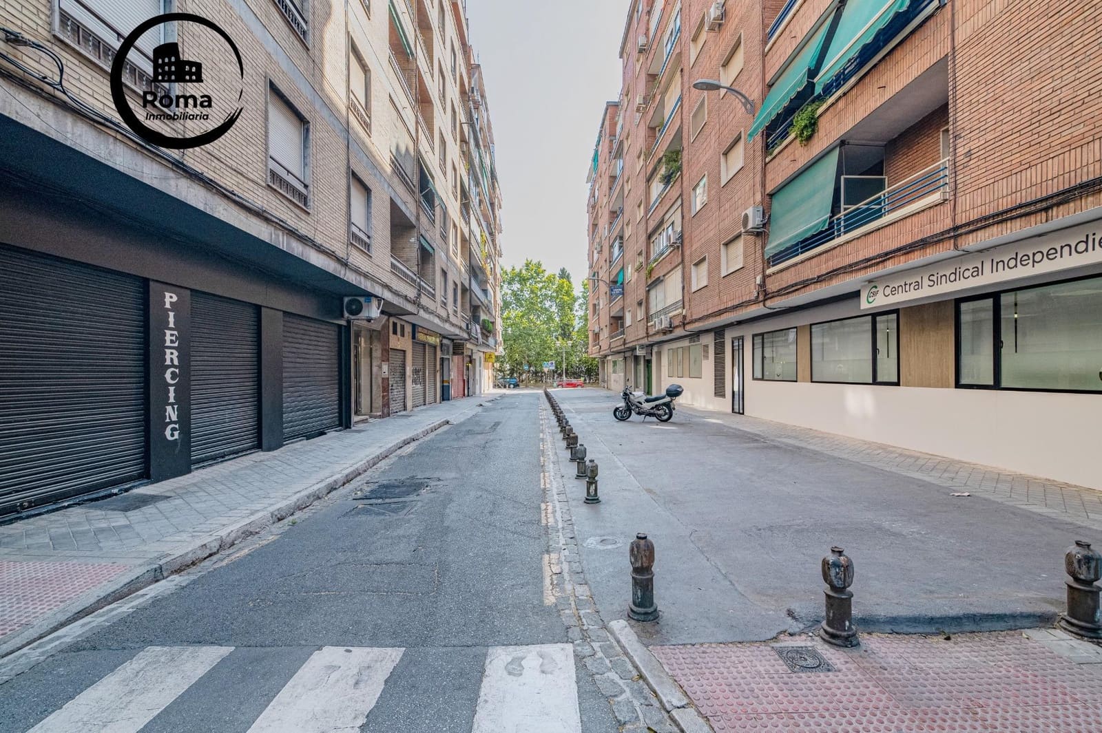 Bedrift til salgs i Granada by med garasje - € 350 000 (Ref: 9748126)