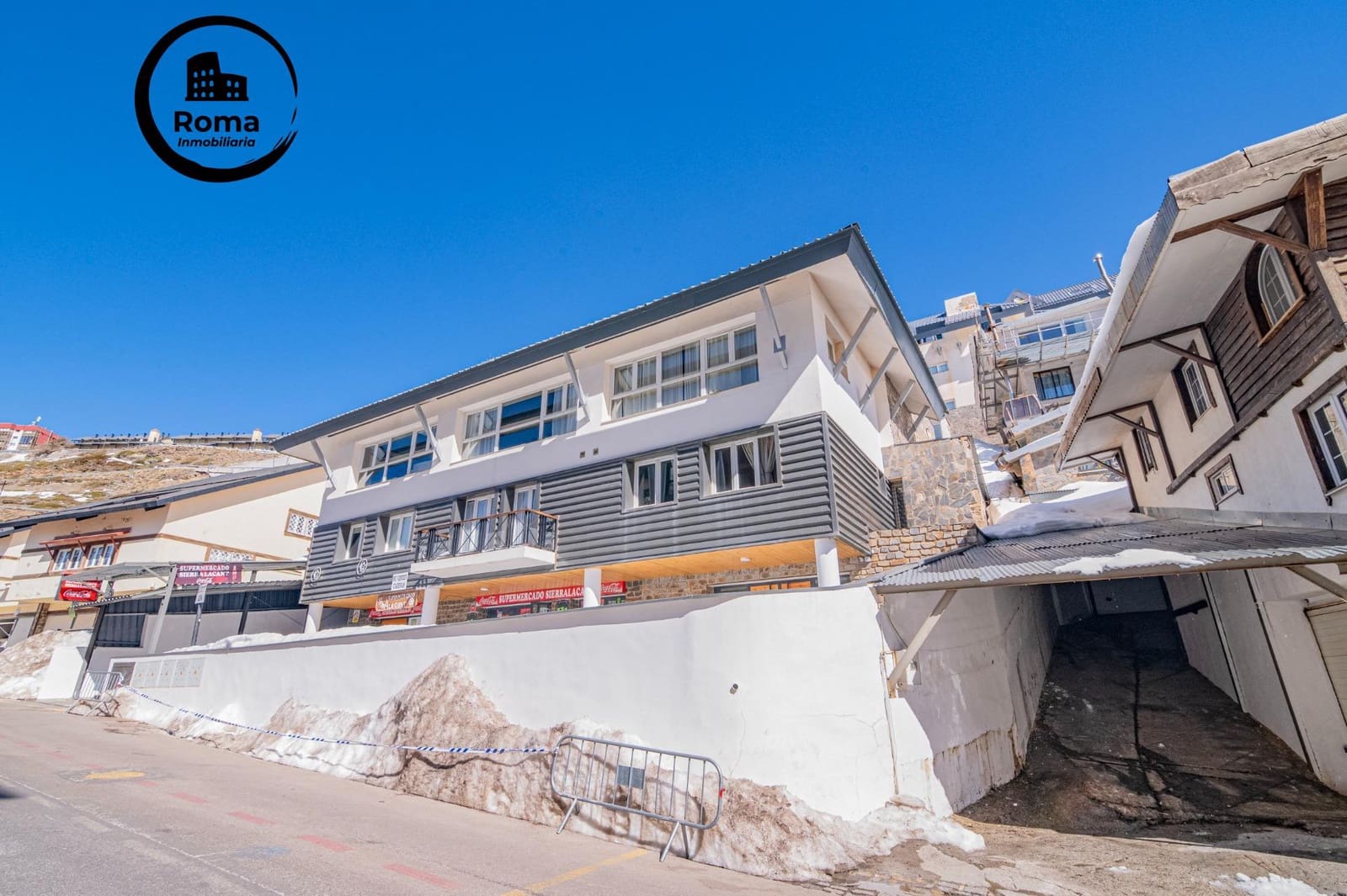 2 bedroom Flat for sale in Sierra Nevada with pool garage - € 168,000 (Ref: 9748135)