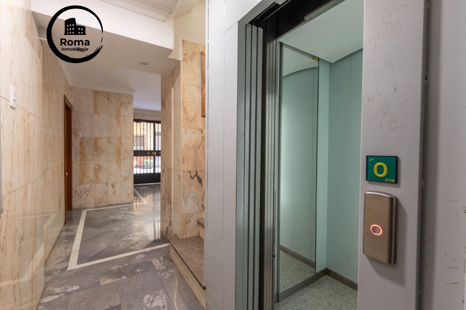 2 soveværelse Lejlighed til salg i Granada by - € 270.000 (Ref: 9748136)