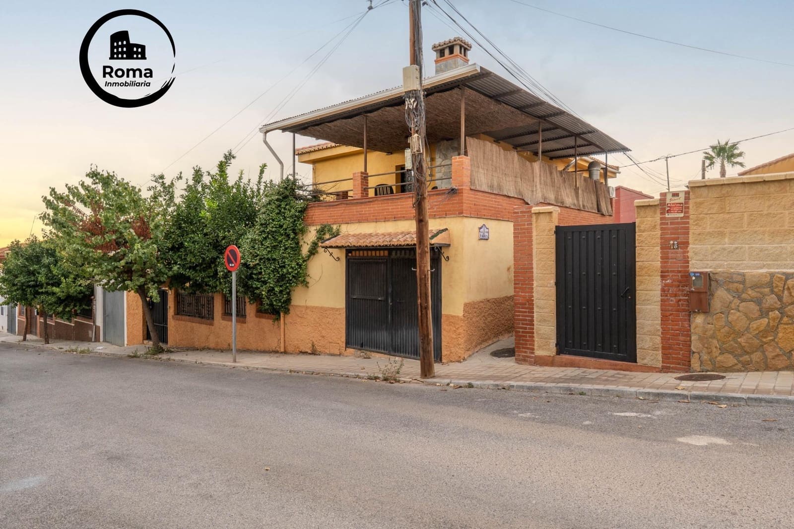 4 bedroom Semi-detached Villa for sale in Huetor Vega with pool - € 315,000 (Ref: 9748147)