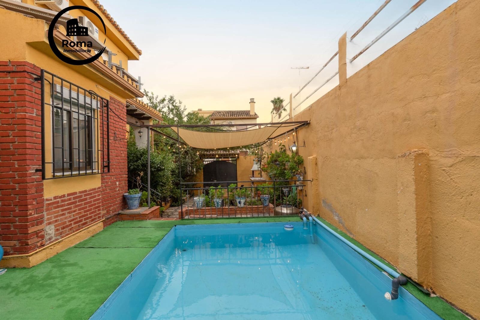 4 bedroom Semi-detached Villa for sale in Huetor Vega with pool - € 315,000 (Ref: 9748147)