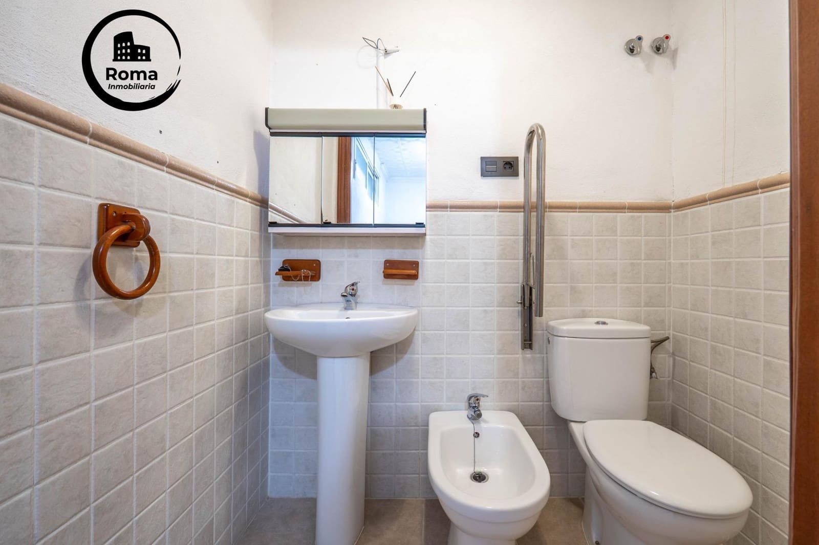 4 bedroom Semi-detached Villa for sale in Huetor Vega with pool - € 315,000 (Ref: 9748147)