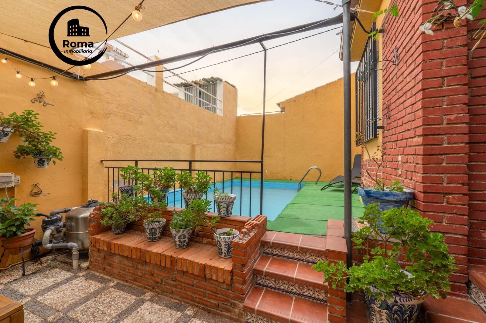 4 bedroom Semi-detached Villa for sale in Huetor Vega with pool - € 315,000 (Ref: 9748147)