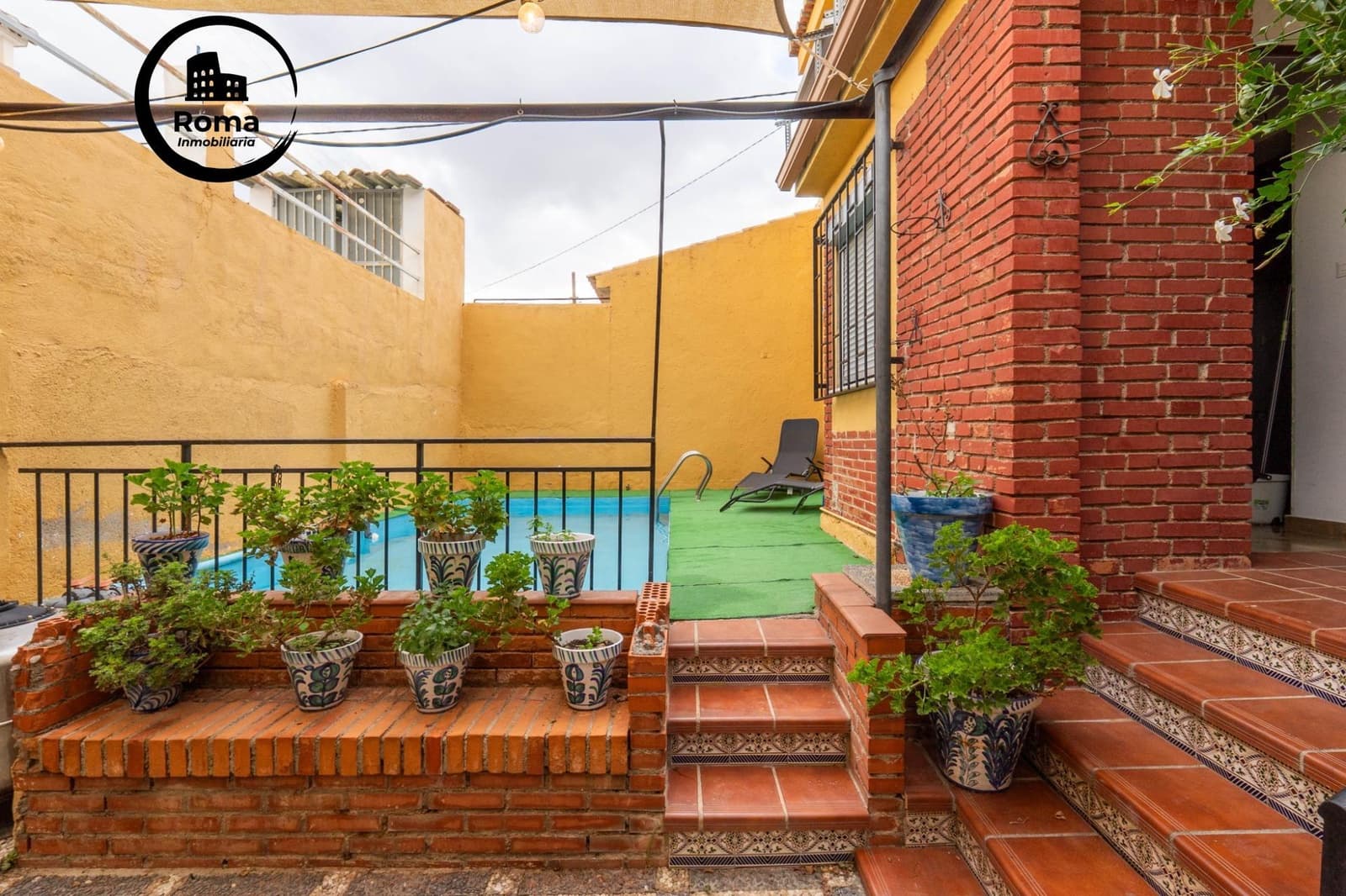 4 bedroom Semi-detached Villa for sale in Huetor Vega with pool - € 315,000 (Ref: 9748147)