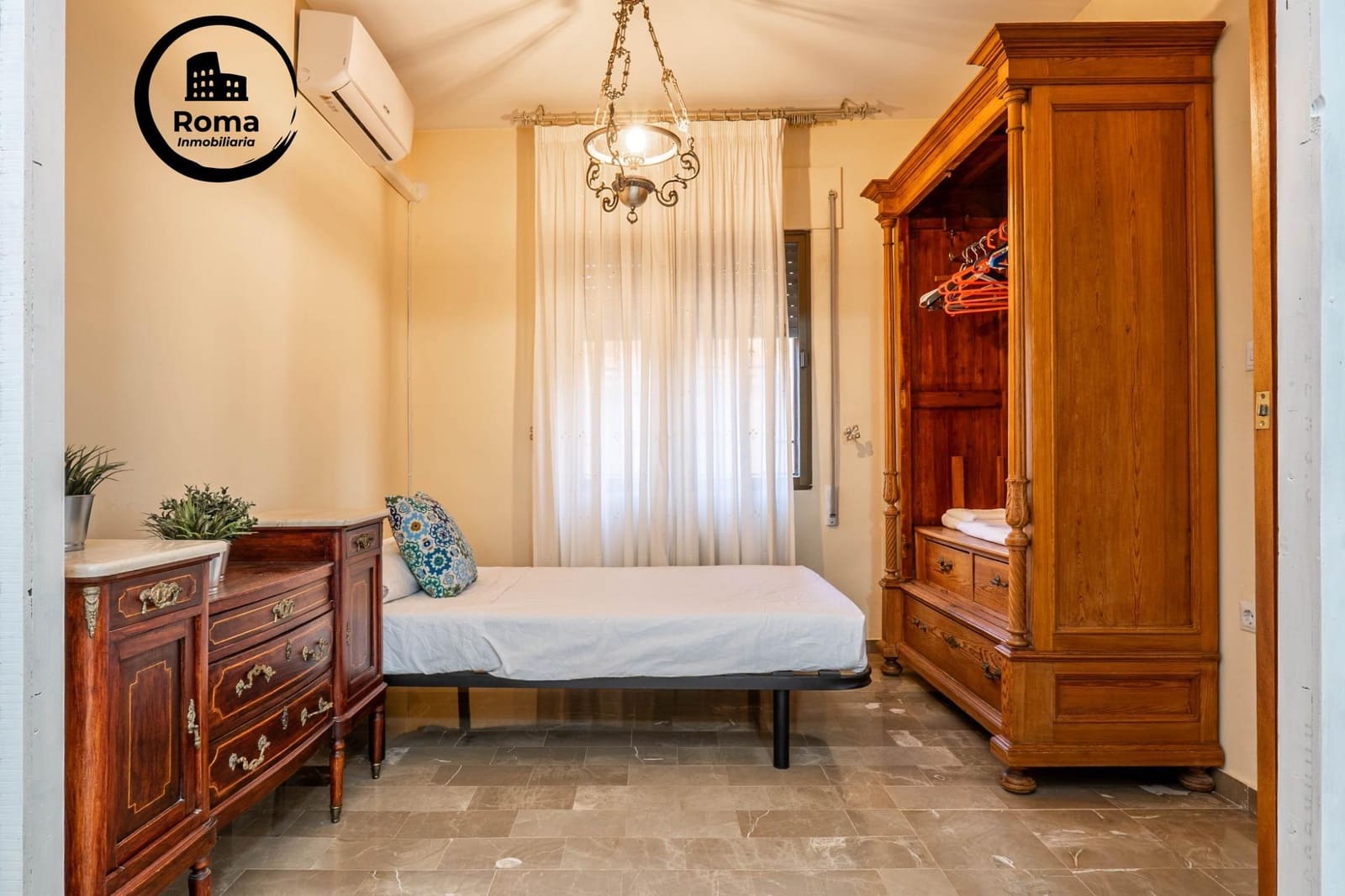 4 bedroom Semi-detached Villa for sale in Huetor Vega with pool - € 315,000 (Ref: 9748147)