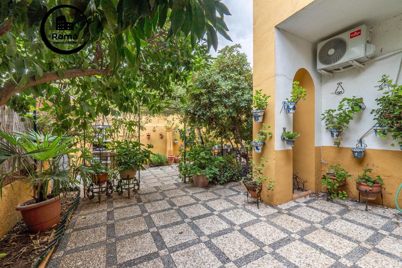 4 bedroom Semi-detached Villa for sale in Huetor Vega with pool - € 315,000 (Ref: 9748147)