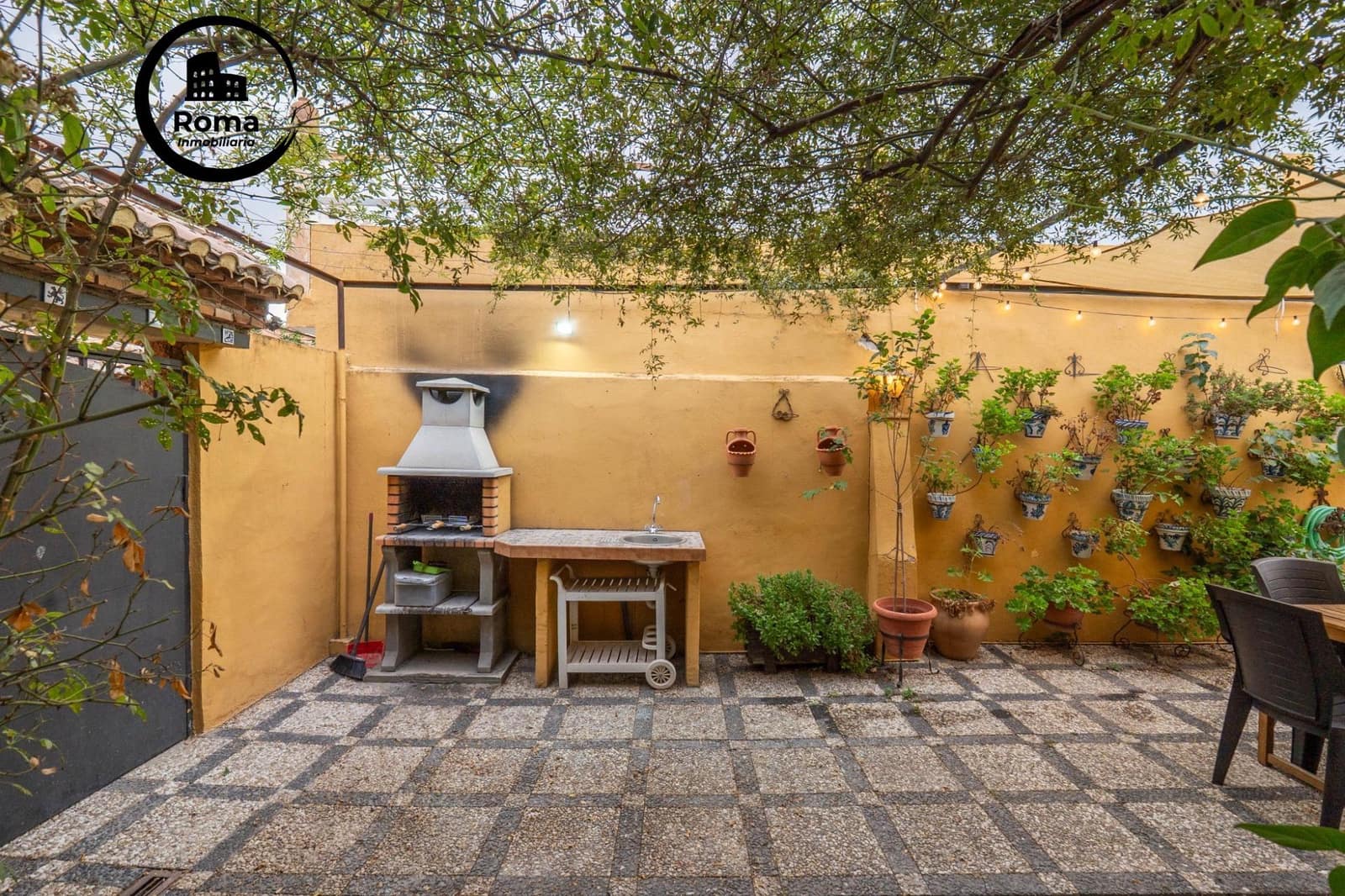 4 bedroom Semi-detached Villa for sale in Huetor Vega with pool - € 315,000 (Ref: 9748147)