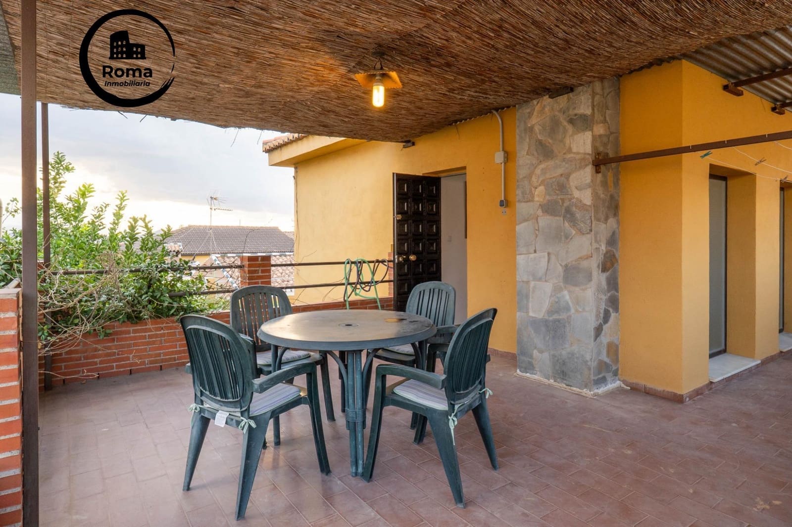 4 bedroom Semi-detached Villa for sale in Huetor Vega with pool - € 315,000 (Ref: 9748147)