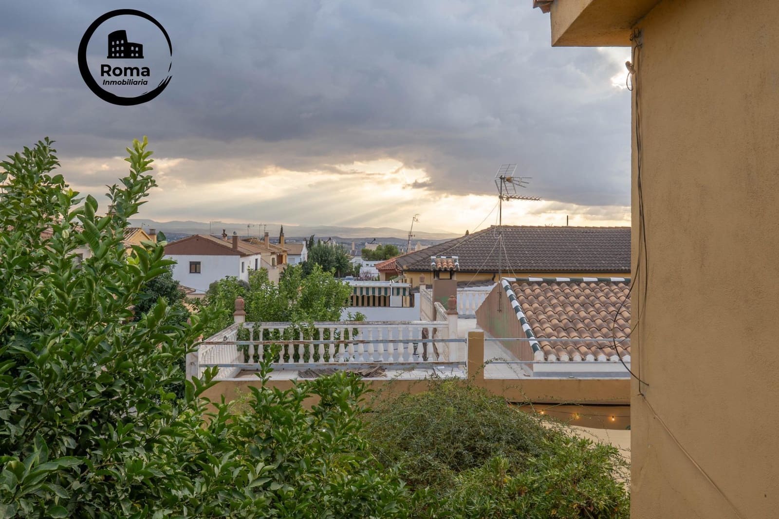 4 bedroom Semi-detached Villa for sale in Huetor Vega with pool - € 315,000 (Ref: 9748147)