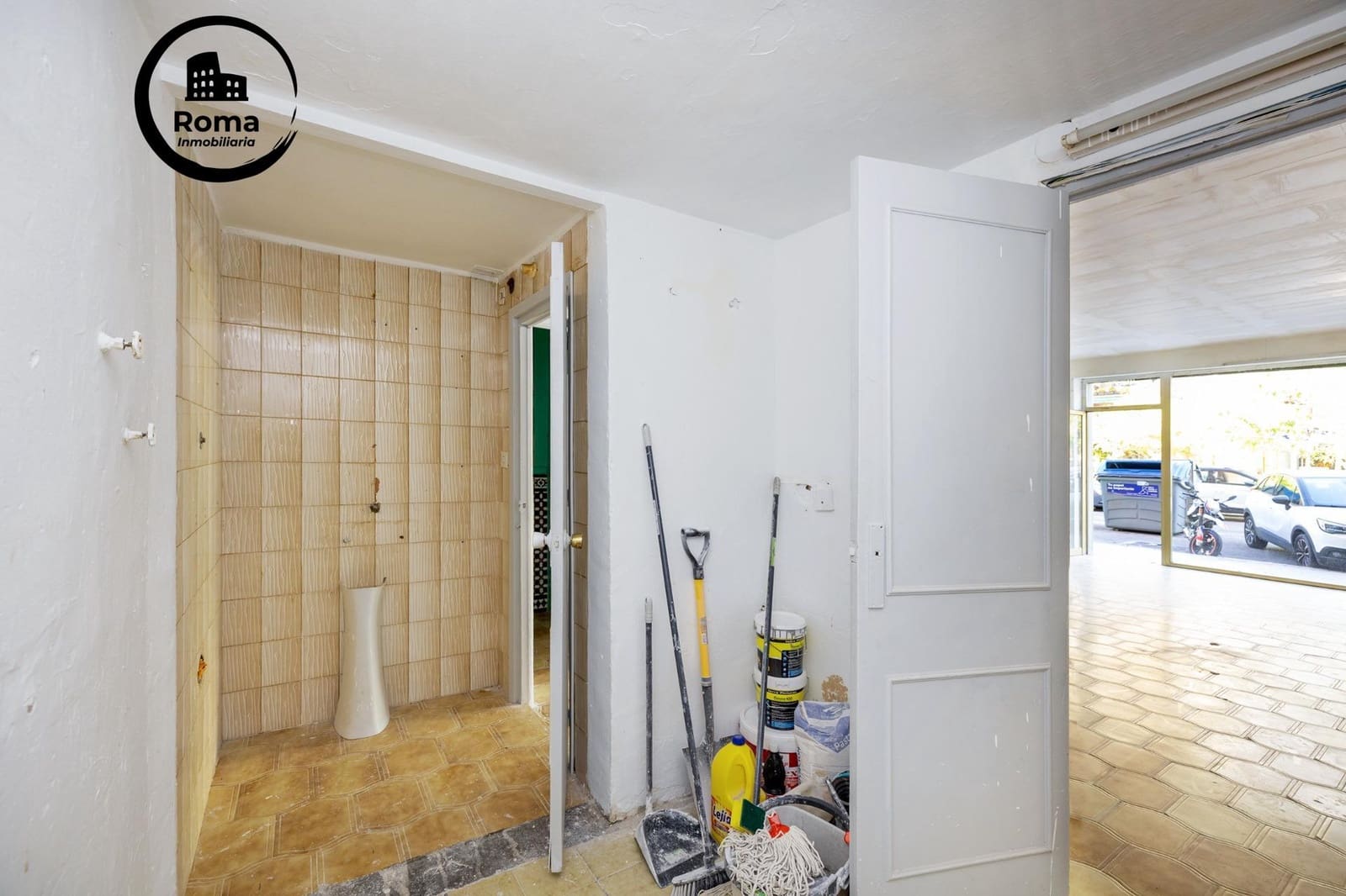 Kommersiell til salgs i Granada by - € 95 000 (Ref: 9752160)