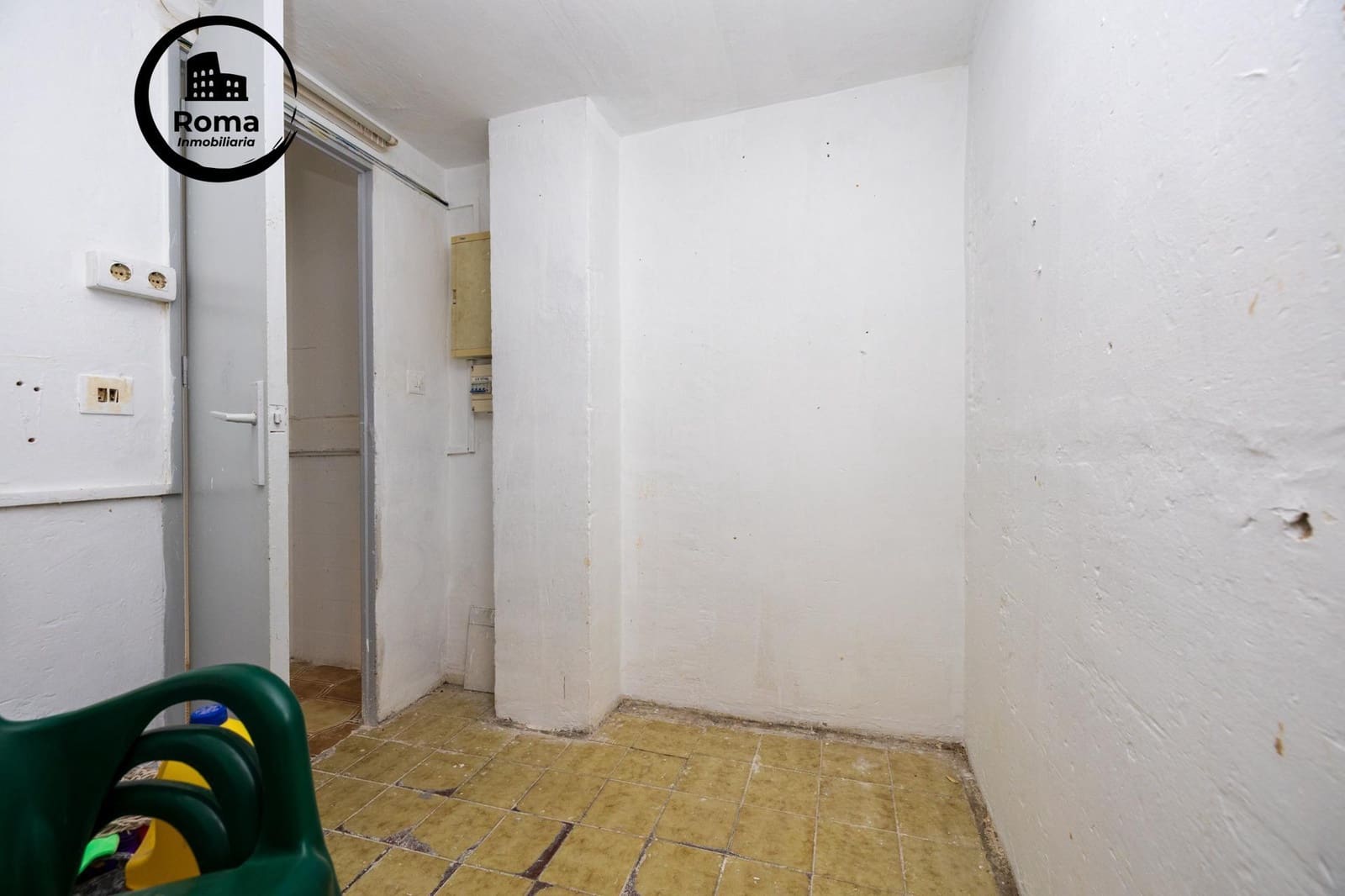 Kommersiell til salgs i Granada by - € 95 000 (Ref: 9752160)