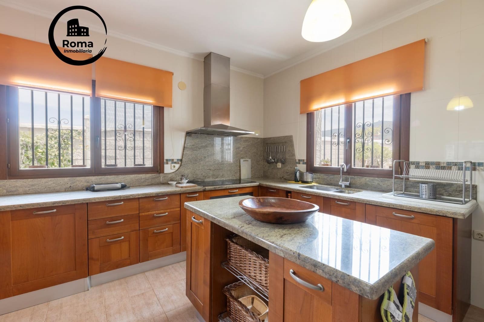 4 bedroom Villa for sale in Motril with pool garage - € 595,000 (Ref: 9755830)