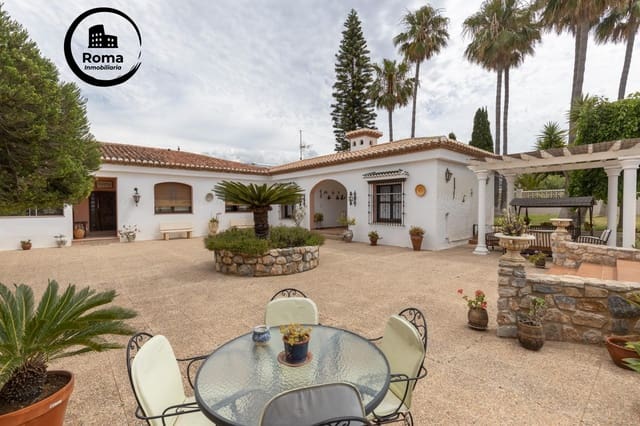 4 bedroom Villa for sale in Motril with pool garage - € 595,000 (Ref: 9755830)