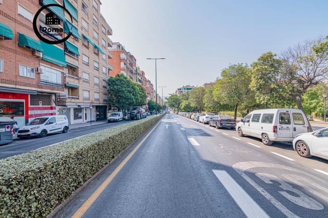 Virksomhed til salg i Camino de Ronda - Rosaleda, Granada by med garage - € 350.000 (Ref: 9755839)