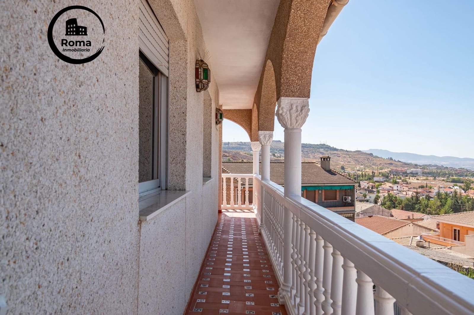 5 soveværelse Semi-Rækkehus til salg i Jun med garage - € 249.000 (Ref: 9755849)