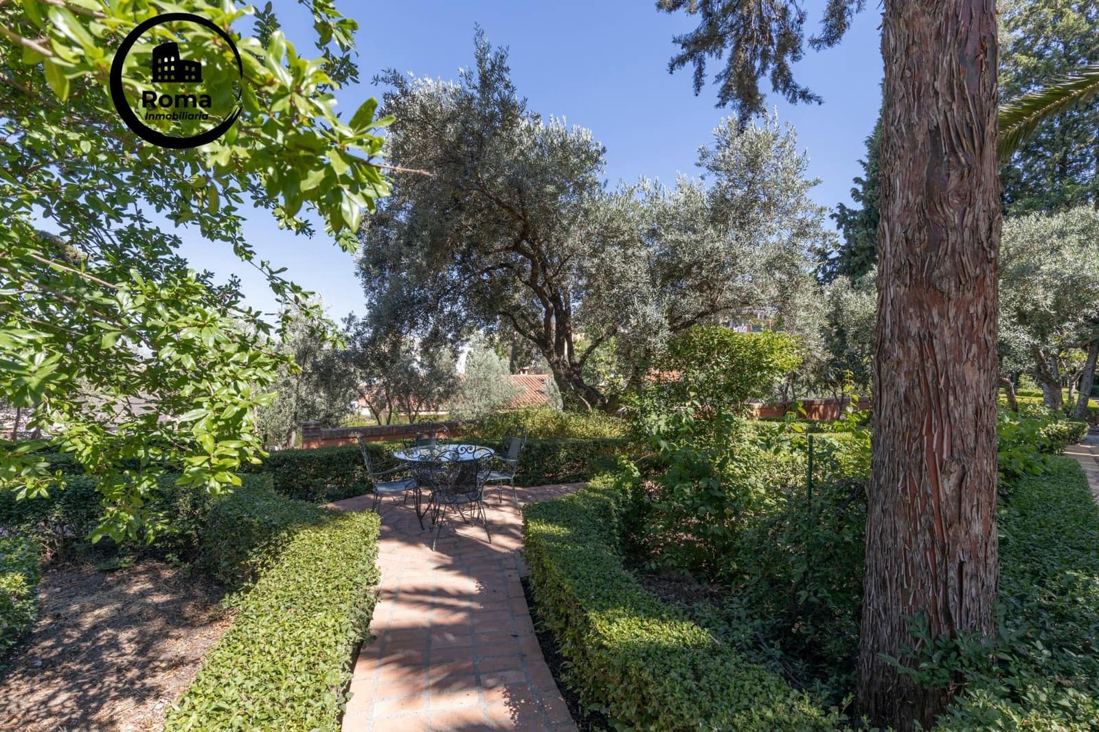 11 soverom Villa til salgs i Huetor Vega med garasje - € 850 000 (Ref: 9759097)