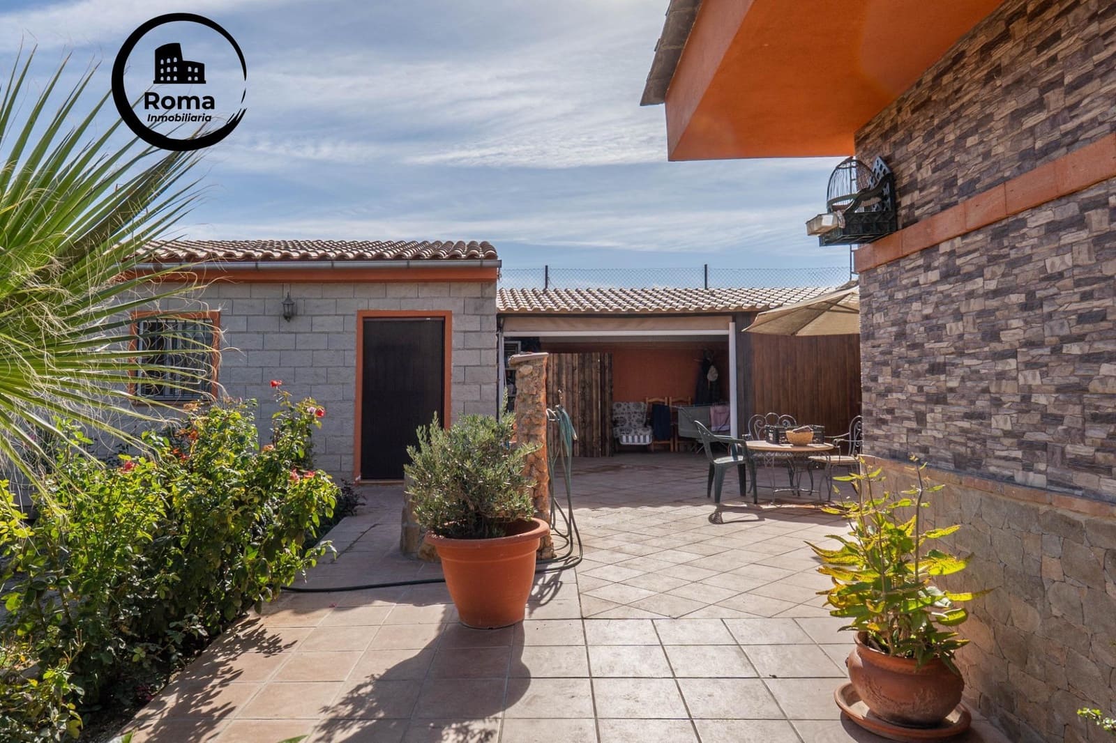 2 soverom Villa til salgs i Granada by med svømmebasseng garasje - € 269 900 (Ref: 9759110)
