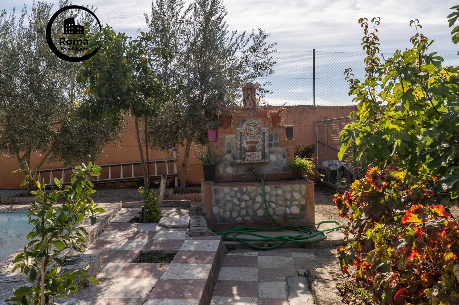 2 soverom Villa til salgs i Granada by med svømmebasseng garasje - € 269 900 (Ref: 9759110)