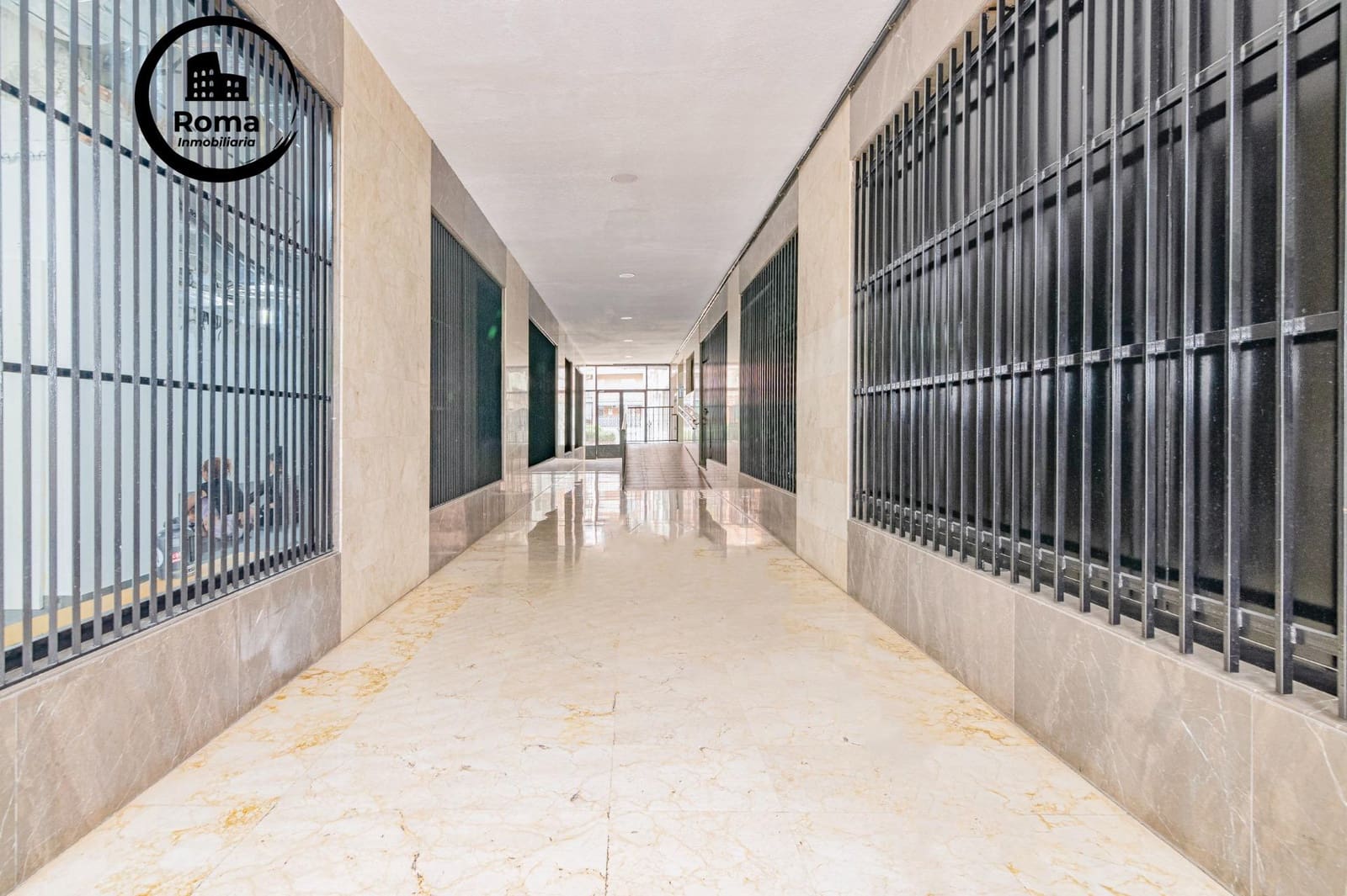 Commercieel te koop in Granada stad - € 180.000 (Ref: 9762092)