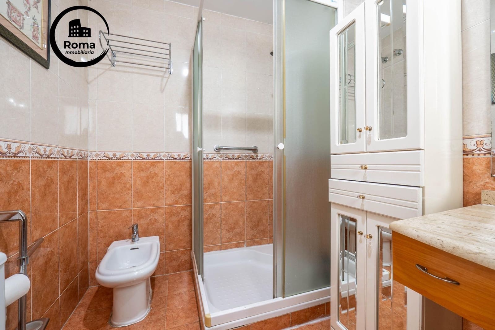 3 bedroom Flat for sale in Granada city with garage - € 240,000 (Ref: 9773202)