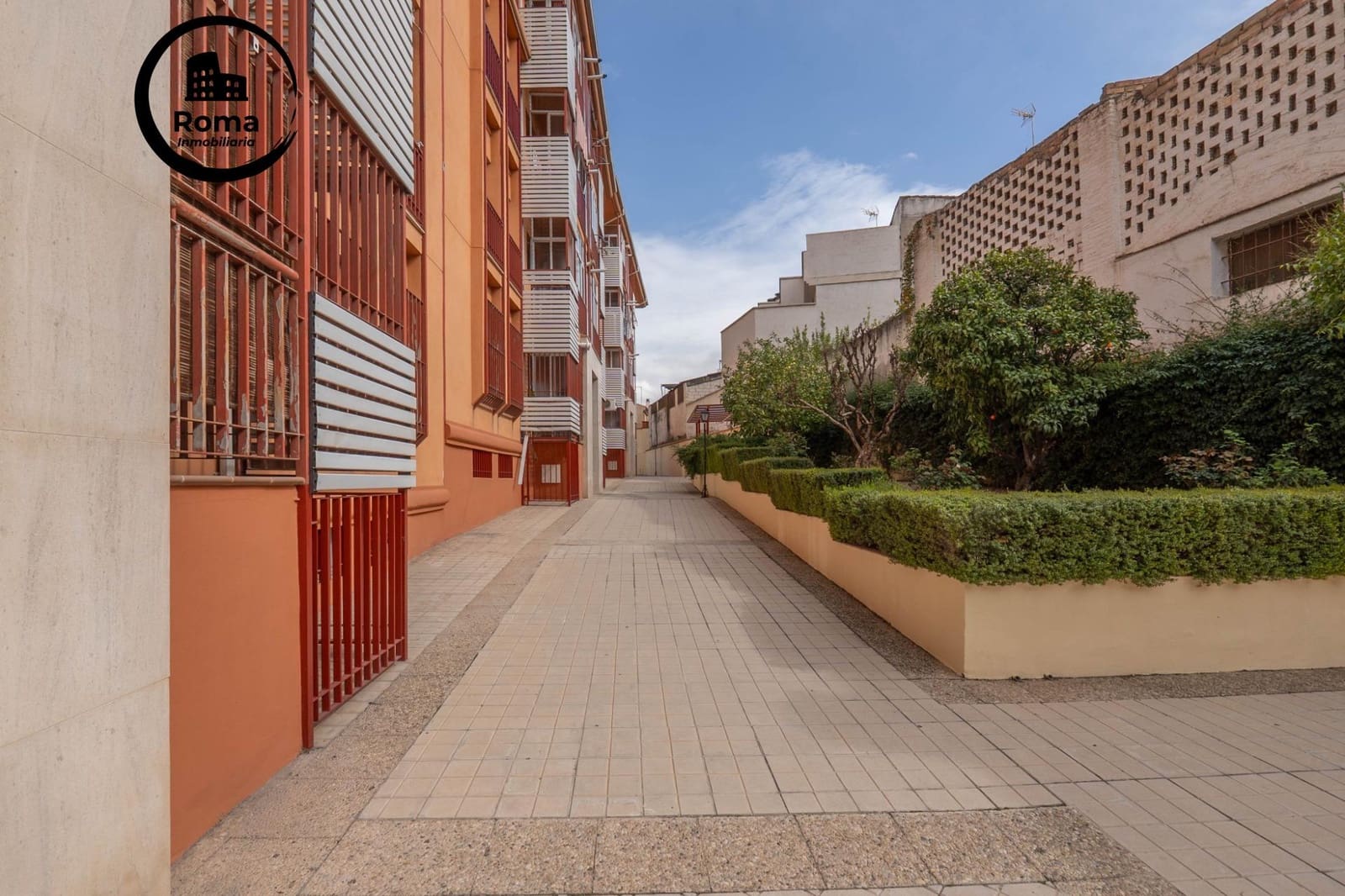 3 bedroom Flat for sale in Granada city with garage - € 240,000 (Ref: 9773202)