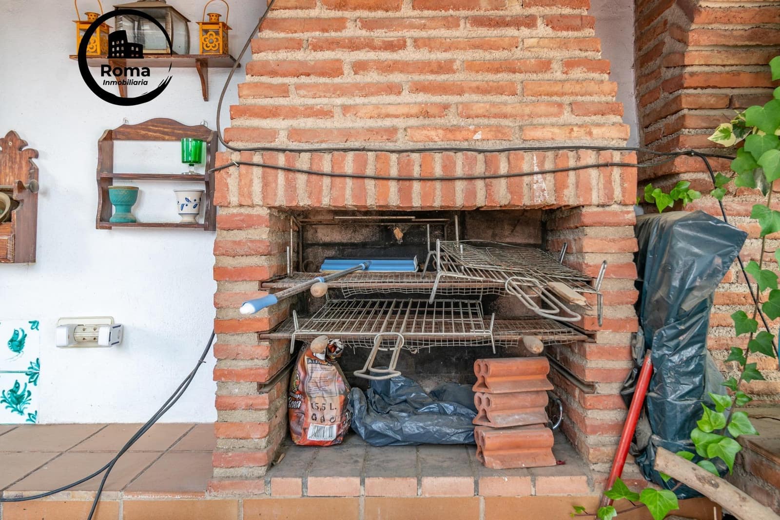 4 bedroom Villa for sale in La Zubia with pool garage - € 380,000 (Ref: 9773205)