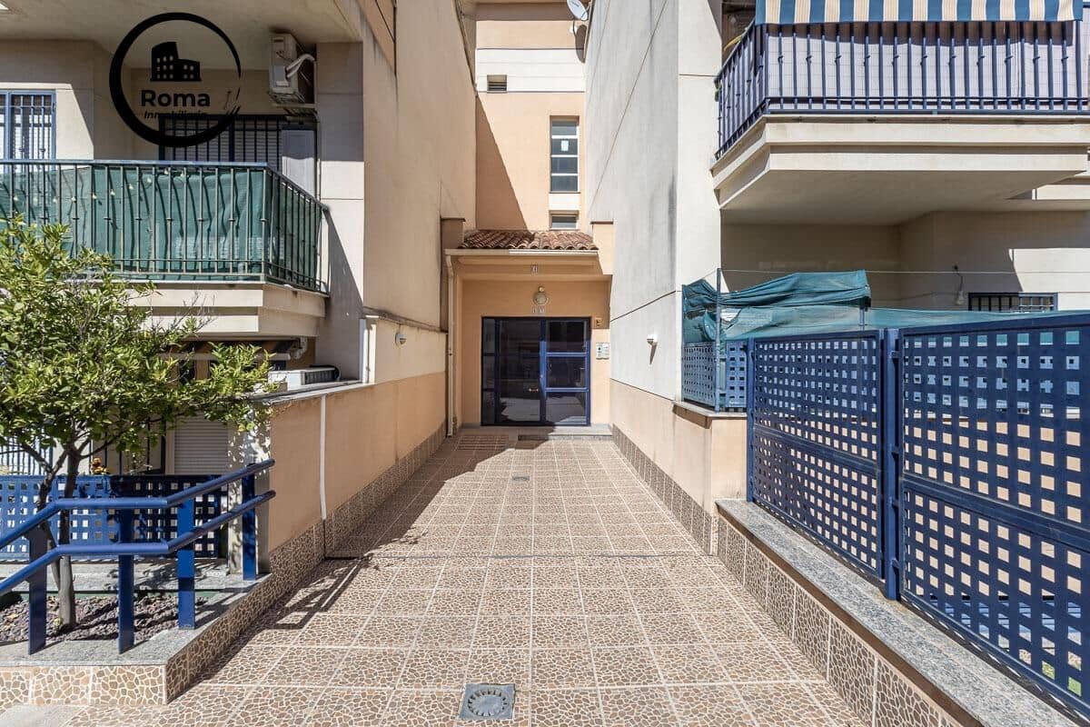 2 bedroom Flat for sale in Las Gabias with pool garage - € 154,900 (Ref: 9785047)