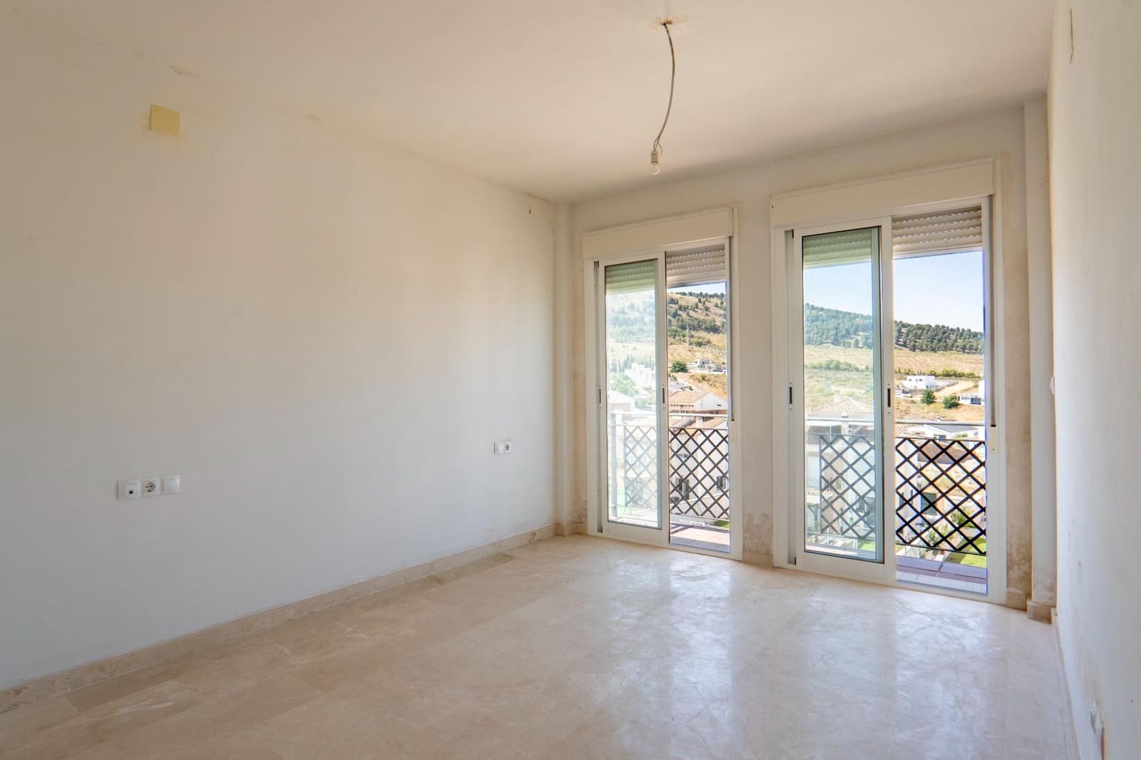 4 soveværelse Villa til salg i Dilar med swimmingpool garage - € 280.000 (Ref: 9791176)